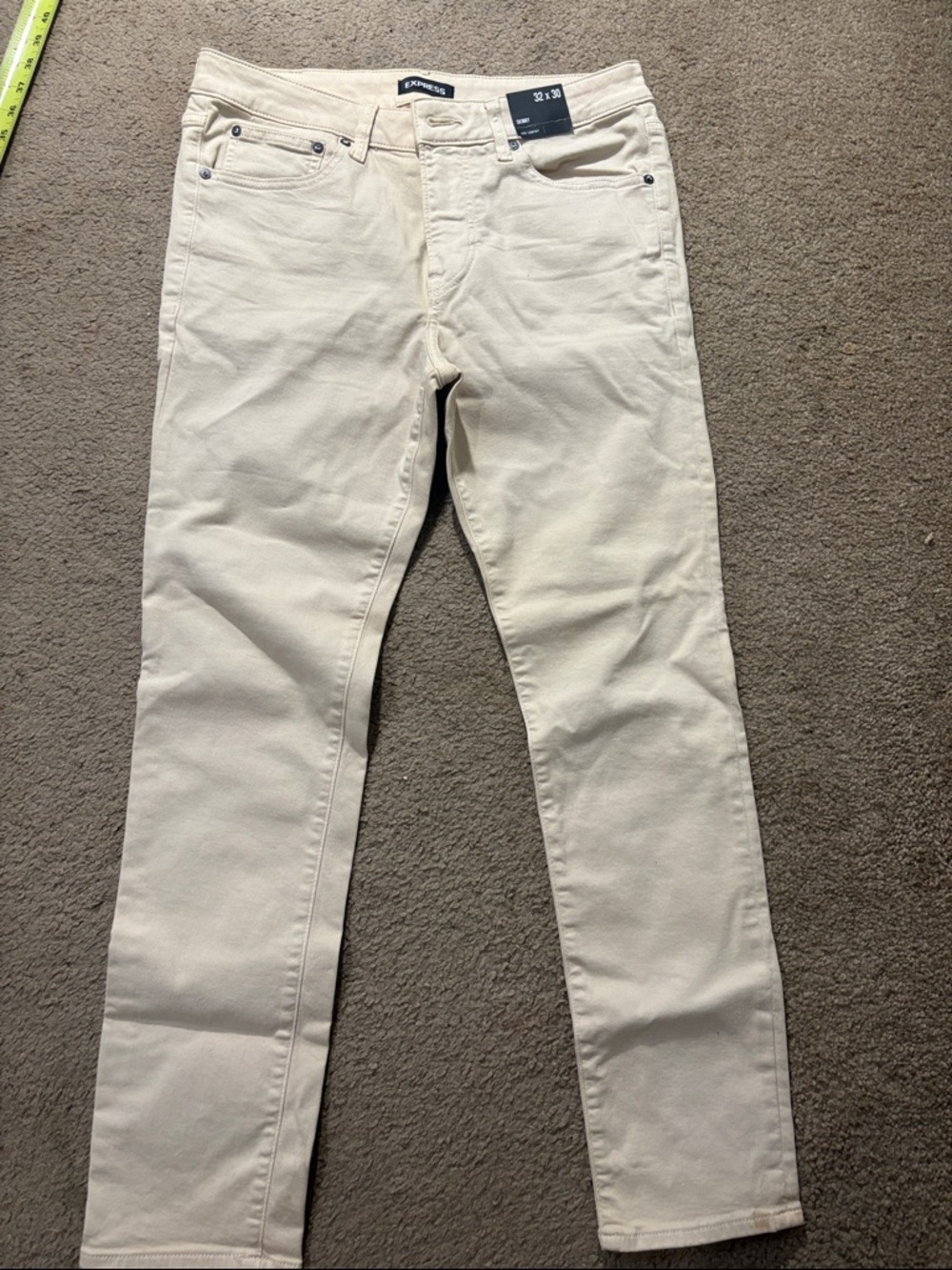 Express Men's Slim Straight Jeans in Cream